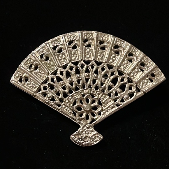 Silver Embedded Design Brooch - Picture 8 of 16